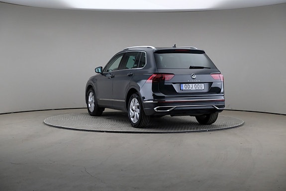 Volkswagen Tiguan 2 of 3