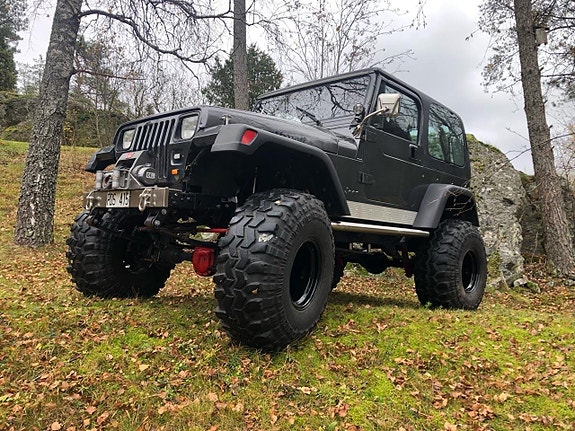 Jeep Wrangler 3 of 7
