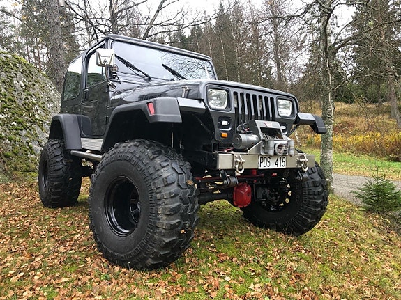 Jeep Wrangler 2 of 7