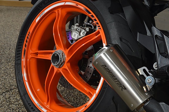 KTM 1290 Super Duke R Evo 4 of 5