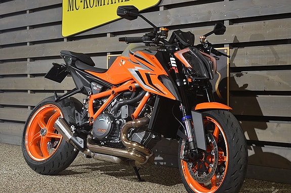 KTM 1290 Super Duke R Evo 2 of 5