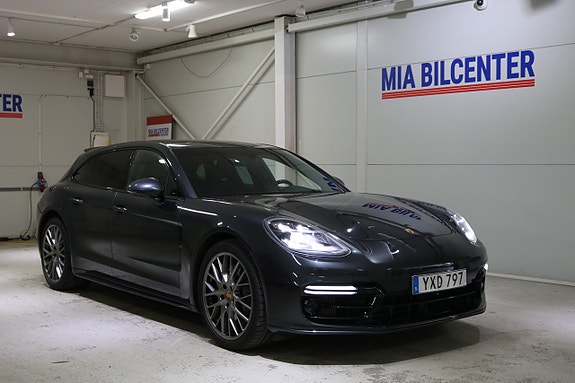 Porsche Panamera 4S 4 of 5