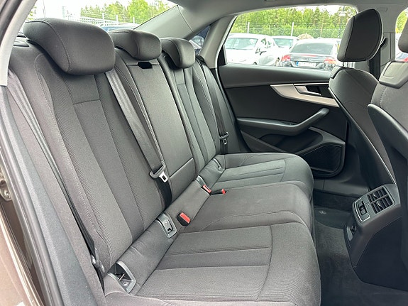 Audi A4 18 of 27