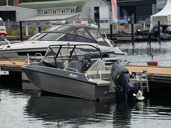 Buster X Premium 2025 Yamaha F70 2 of 7