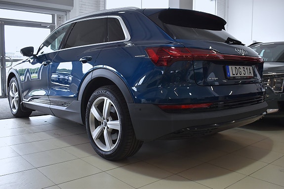 Audi e-tron 4 of 23