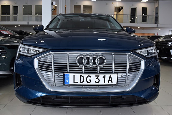 Audi e-tron 3 of 23