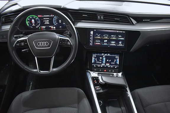 Audi e-tron 11 of 23