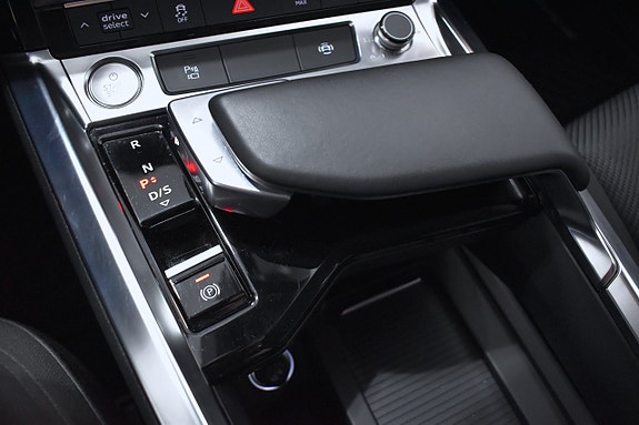 Audi e-tron 18 of 23