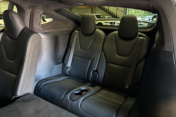 Tesla Model X 8 of 15