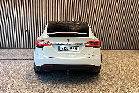 Tesla Model X 9 of 15