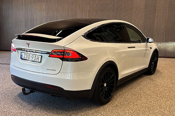 Tesla Model X 4 of 5
