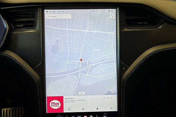 Tesla Model X 13 of 15