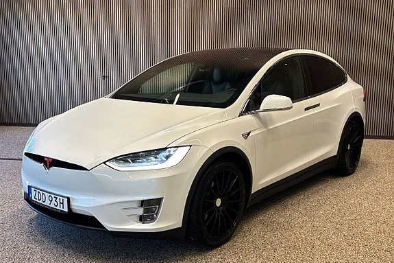 Tesla Model X 2 of 5