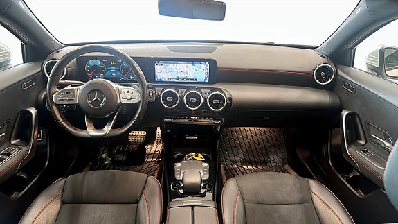 Mercedes-Benz A250 e 4 of 5