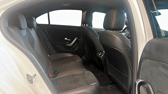 Mercedes-Benz A250 e 5 of 5