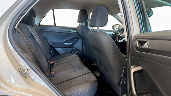Volkswagen T-Roc 5 of 5