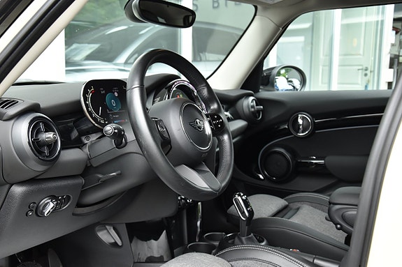 MINI Cooper S 10 of 24