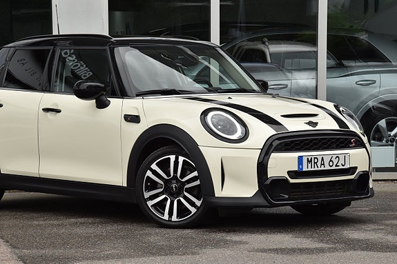 MINI Cooper S 3 of 5
