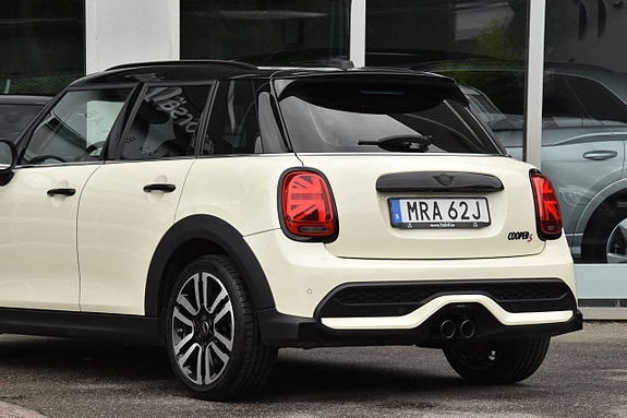 MINI Cooper S 6 of 24