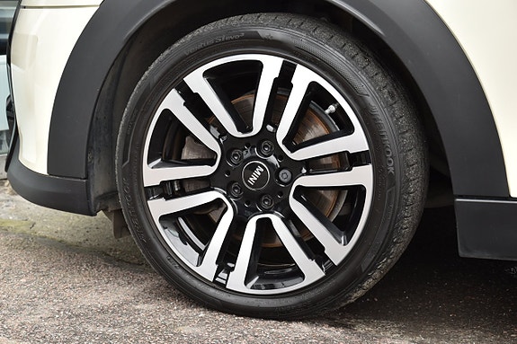 MINI Cooper S 9 of 24
