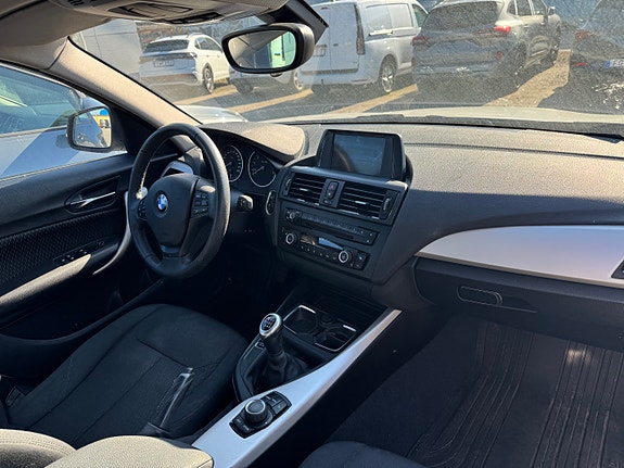 BMW 116i 4 of 5