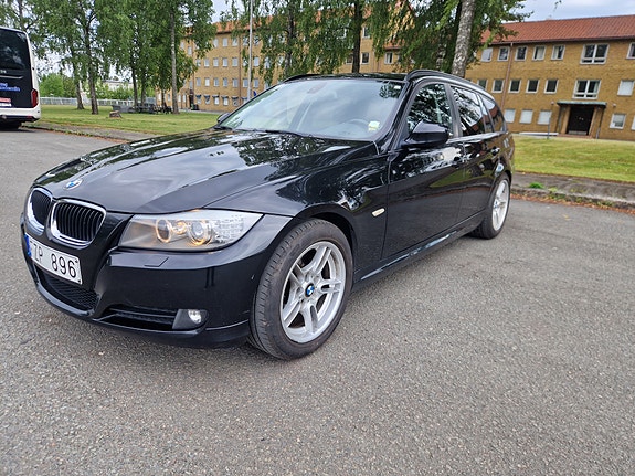 BMW 318d 2 of 5
