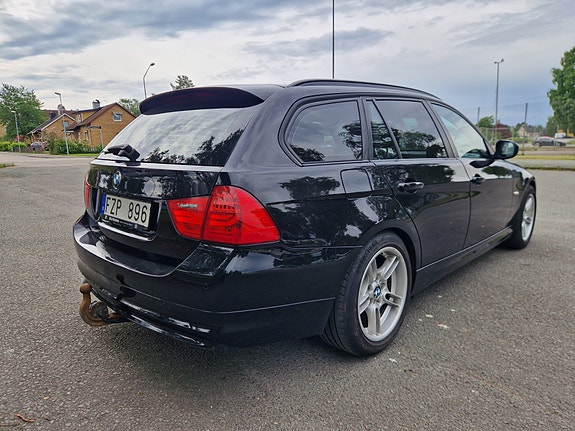 BMW 318d 3 of 5