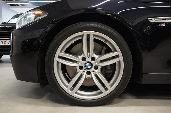 BMW 550i 3 of 5