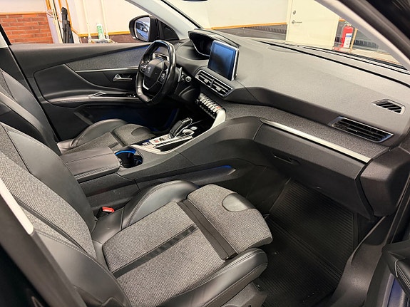 Peugeot 5008 9 of 13