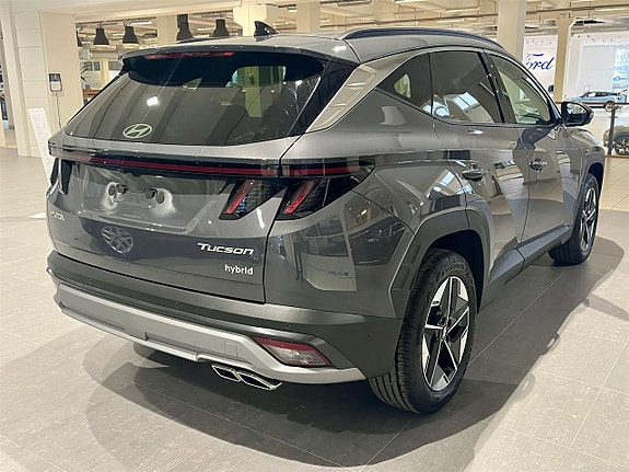 Hyundai Tucson 2 of 2