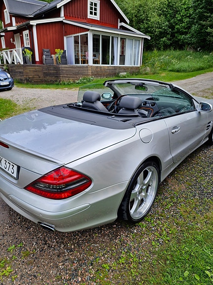 Mercedes-Benz SL500 4 of 5