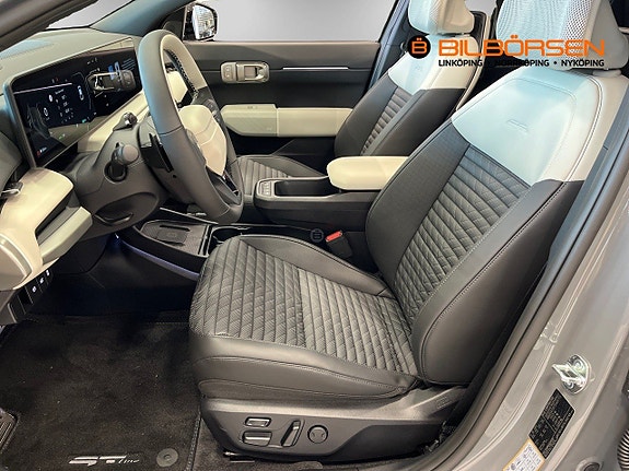 Kia EV4 8 of 19