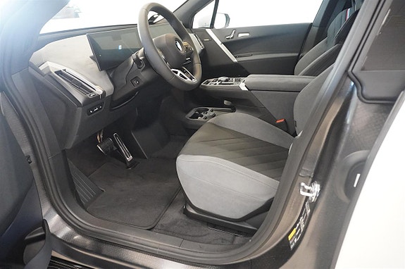 BMW iX 2 of 5