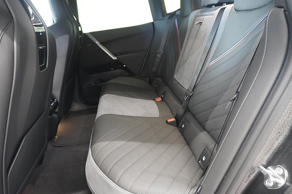 BMW iX 11 of 19