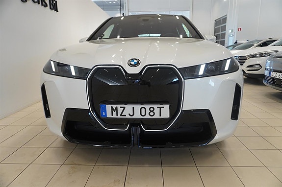 BMW iX 19 of 19