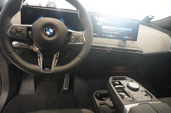 BMW iX 8 of 19