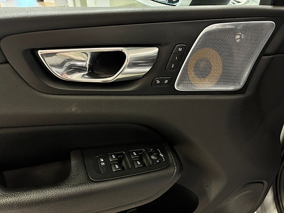 Volvo XC60 17 of 30