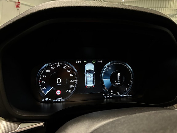 Volvo XC60 25 of 30