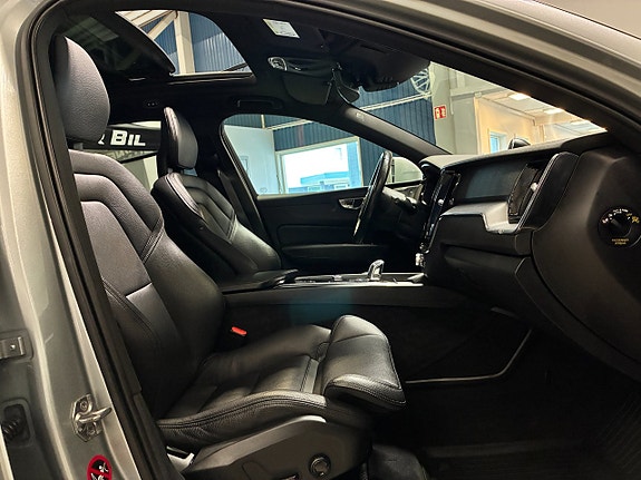 Volvo XC60 12 of 30