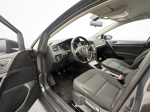 Volkswagen Golf VII 10 of 26