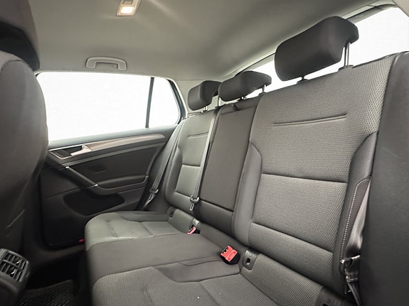 Volkswagen Golf VII 21 of 26