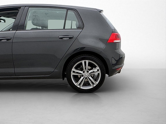 Volkswagen Golf VII 24 of 26