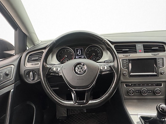 Volkswagen Golf VII 12 of 26