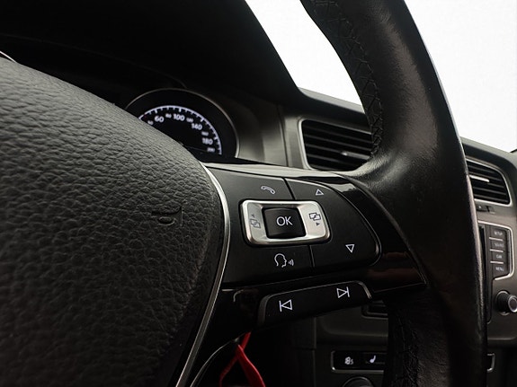 Volkswagen Golf VII 16 of 26