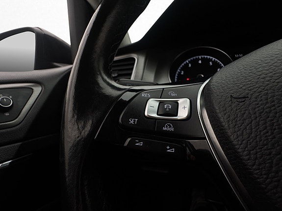 Volkswagen Golf VII 14 of 26
