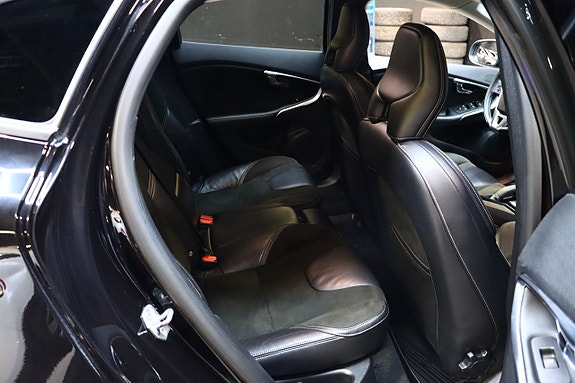 Volvo V40 12 of 25