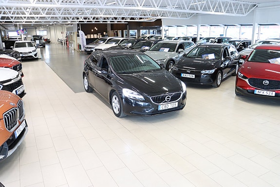 Volvo V40 3 of 5