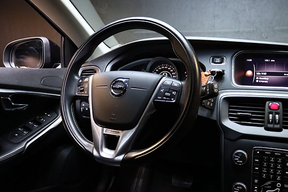 Volvo V40 17 of 25