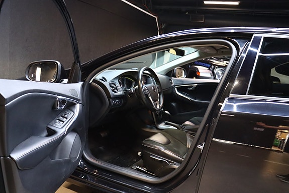 Volvo V40 8 of 25