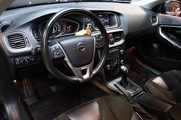 Volvo V40 9 of 25